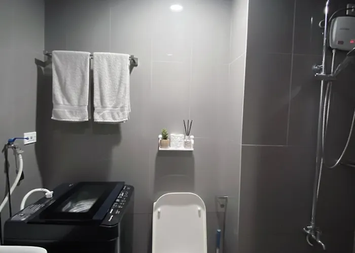 Stylish 1br Air Residences Wifi & Netflix Apartment